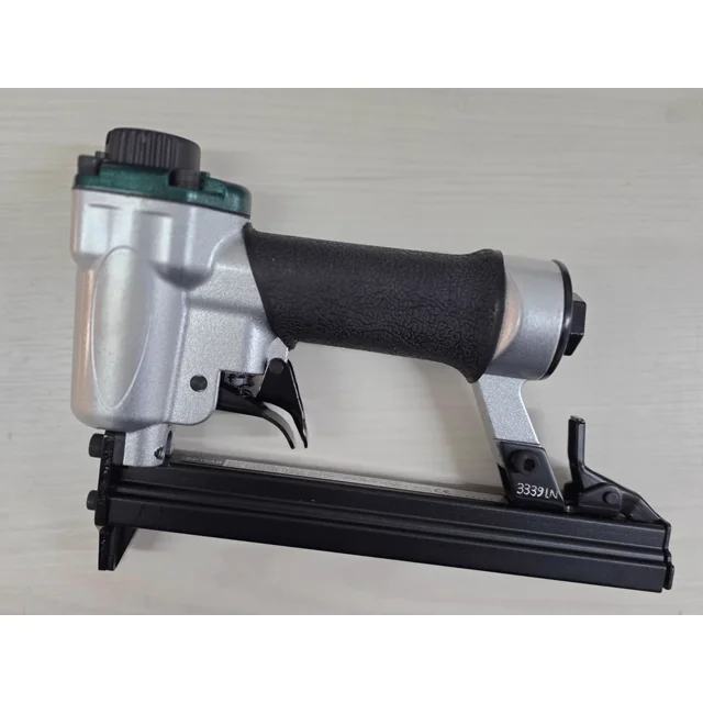 Engrapadora Ez Fasten 84/16, americana fabricada en Taiwán